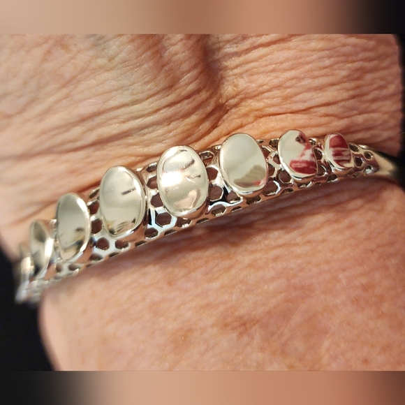 Jewelry - Elegant Silver Hinged Bracelet Marked KP 57 Quiet Luxury 6" Wrist